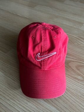 Nike Heritage 86 Size 1 Red Swoosh Cap OS